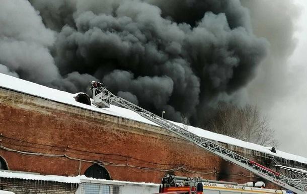 Пожежа спалахнула у військовій частині в москві. Фото: 