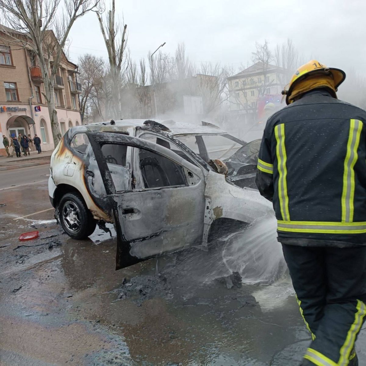 Автомобіль з окупантами вибухнув у центрі Мелітополя. Фото: «Оперативний ЗСУ»