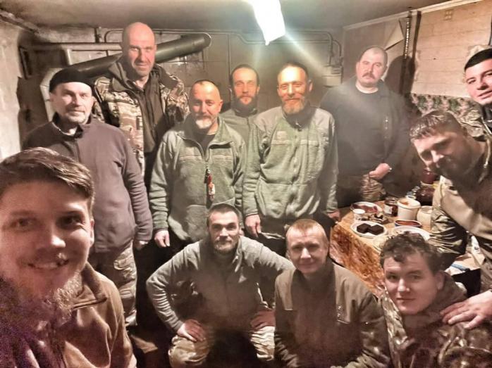 Українські військові, які захищають Бахмут, відзначають Святвечір 