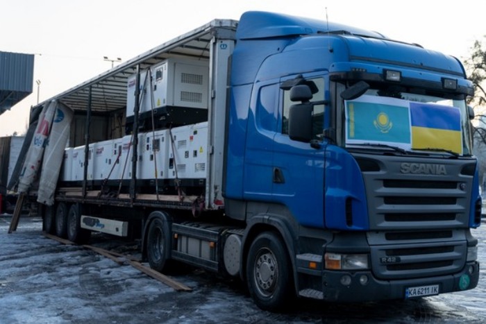 Казахський бізнес передав українським медзакладам понад 40 генераторів, фото: МОЗ України