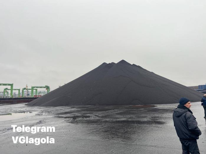 В Украине арестовали подпольные склады железной руды российского олигарха Усманова
