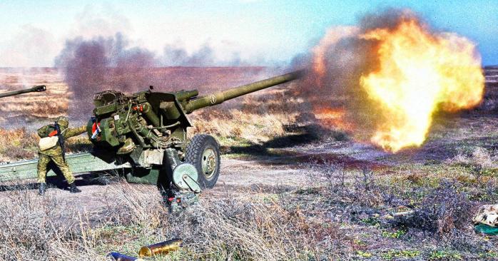 Россияне из ствольной артиллерии обстреляли Черниговщину, фото: РІА «Новости»