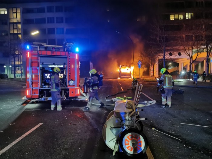 Низка берлінських пожежників постраждали через напади в новорічну ніч, фото: Berliner Zeeitung