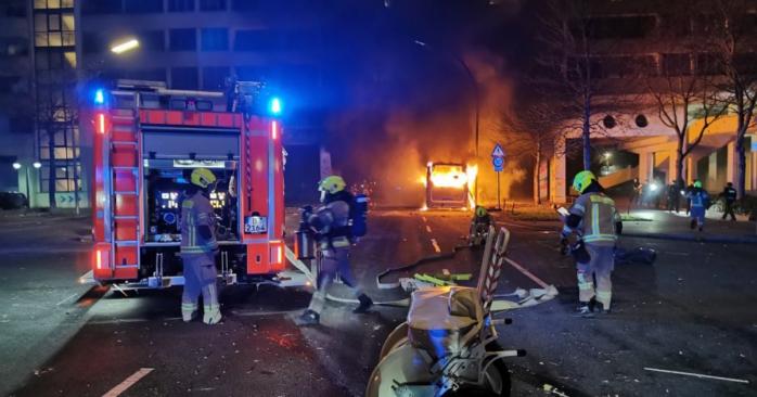 Ряд берлинских пожарных пострадали из-за нападений в новогоднюю ночь, фото: Berliner Zeeitung