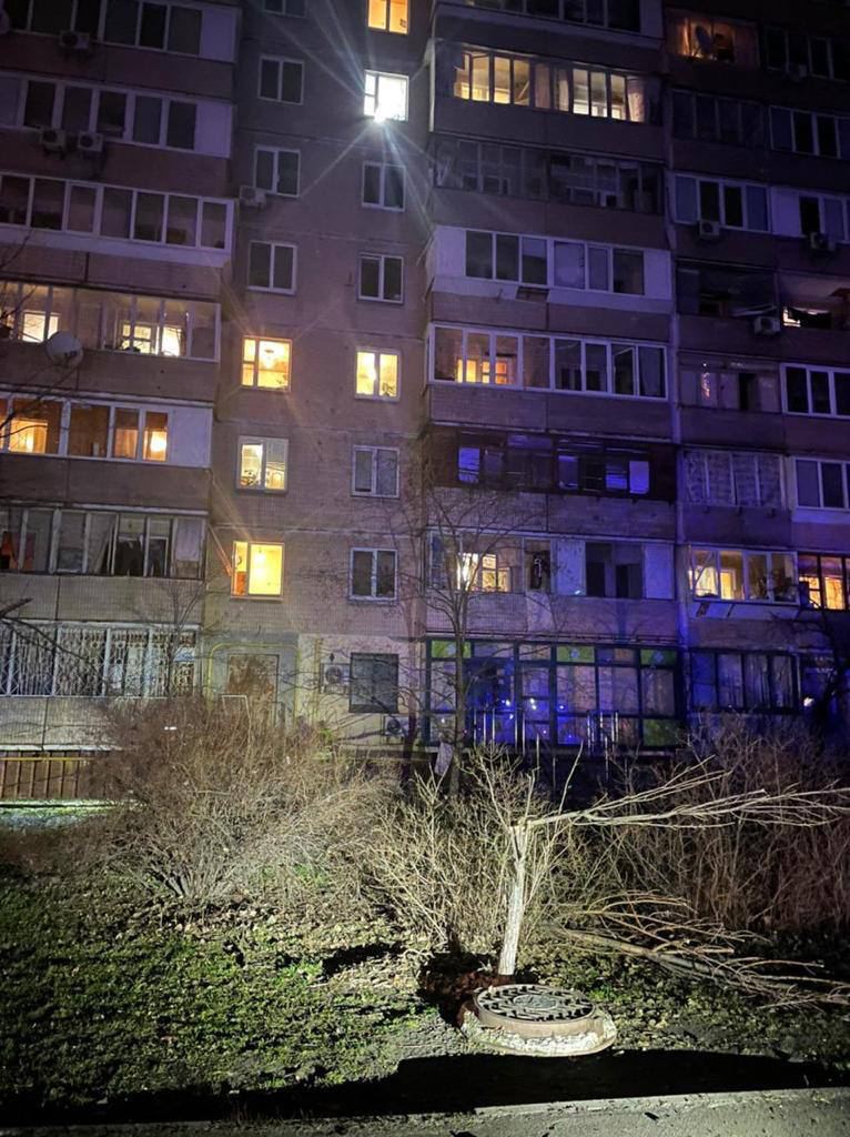 Уламки дрону впали на вулицю Києва