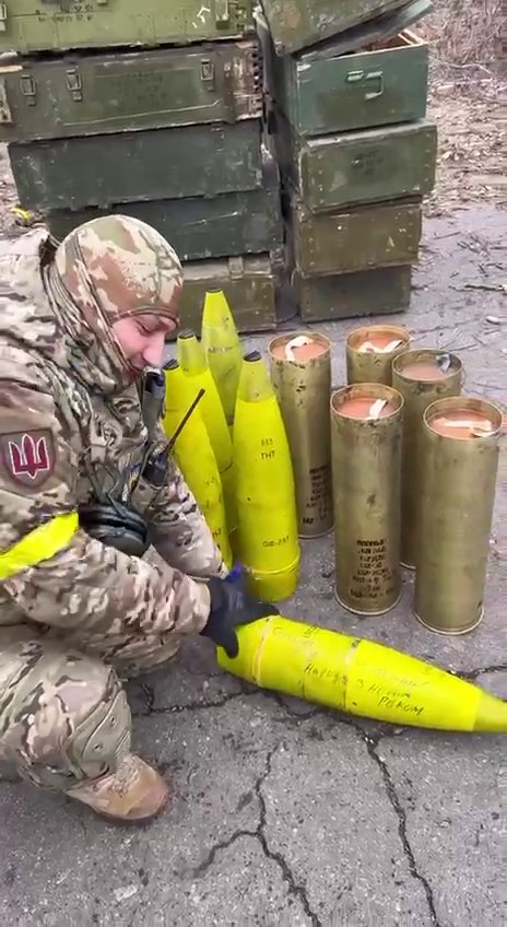 Українські боєприпаси 152-мм калібру почали надходити на лінію фронту