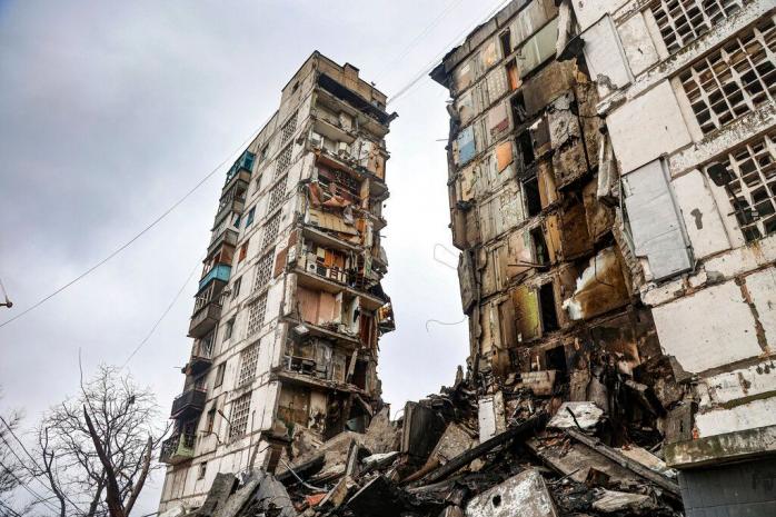 Россияне снесли уже более 10 домов на одной из улиц Мариуполя. Фото: