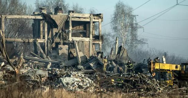 Знищену в Макіївці базу окупантів після удару ЗСУ показали на супутникових фото. 