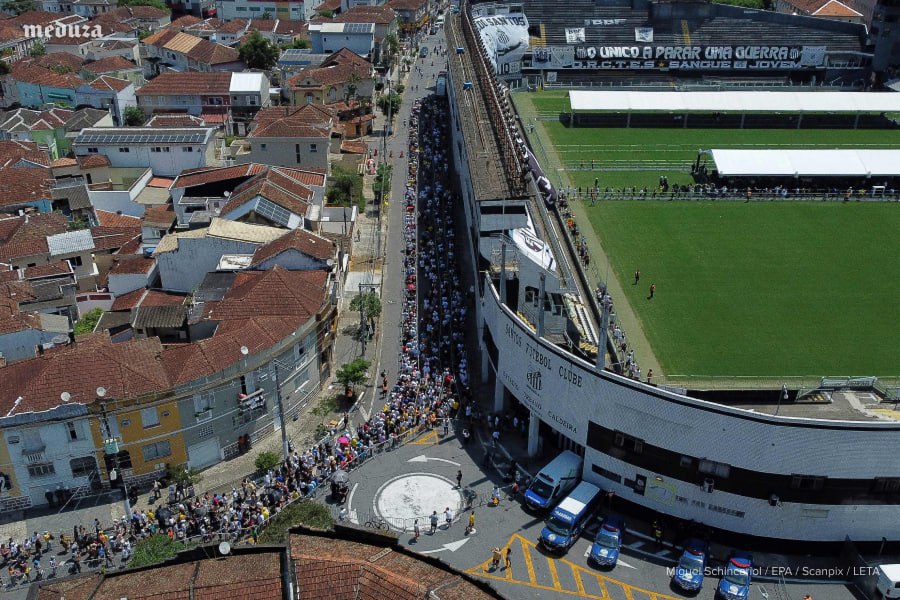 У Бразилії провели в останню путь короля футболу Пеле, фото - Reuters 