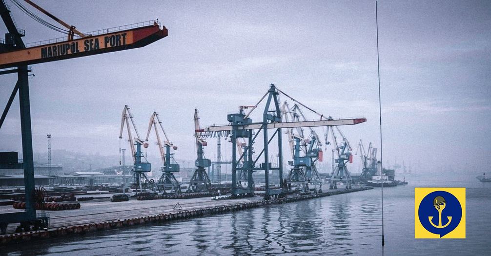 Маріупольський морський порт перетворюють на військову базу. Фото: Петро Андрющенко