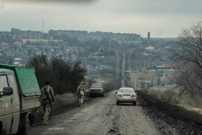 Росіяни намагаються відрізати Соледар від Бахмута та перерізати дорогу Соледар - Слов'янськ.