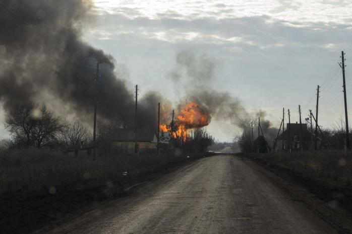 Бои за Соледар – Бутусов утверждает, что россияне взяли под огневой контроль трассу поставки в город