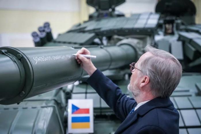  Чехия начала отправку 120 Т-72 для Украины - что это за машины