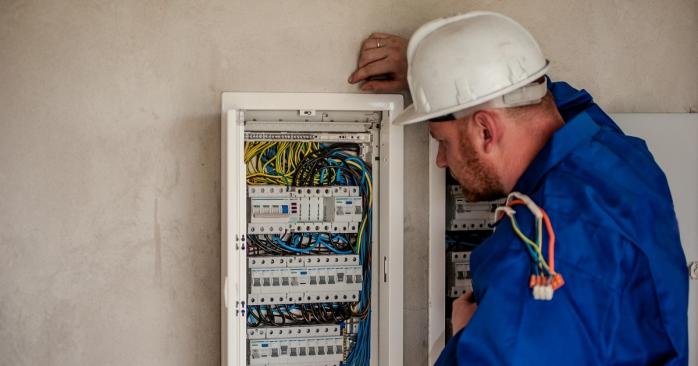 В Україні тривають відключення електроенергії, фото: