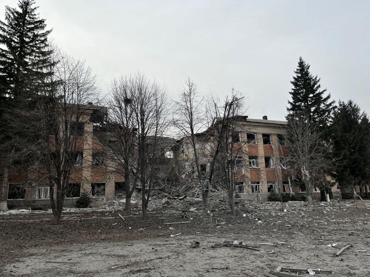 Окупанти вдарили ракетою по коледжу в Куп’янську. Фото: Олег Синєгубов