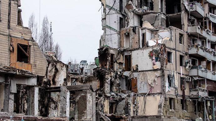 Под завалами разрушенной многоэтажки в Днепре обнаружили крупную сумму денег