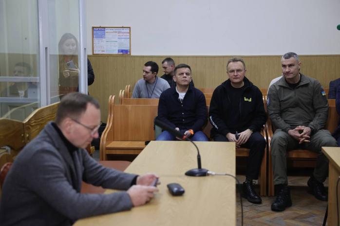 На суд у справі Атрошенка приїхали мери 30 міст України 