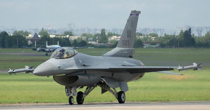 Літак F-16, фото: «Вікіпедія»