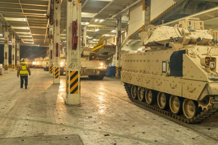  США отправили в Украину первые 60 БМП Bradley