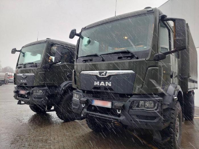 Євросоюз передав Україні понад сотню позашляхових вантажівок, фото: Josep Borrell Fontelles