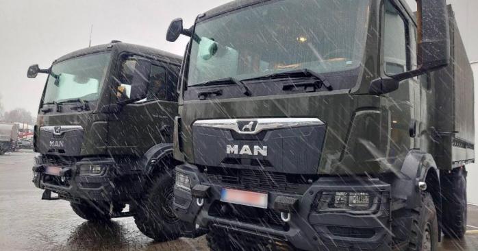 Евросоюз передал Украине более ста внедорожных грузовиков, фото: Josep Borrell Fontelles