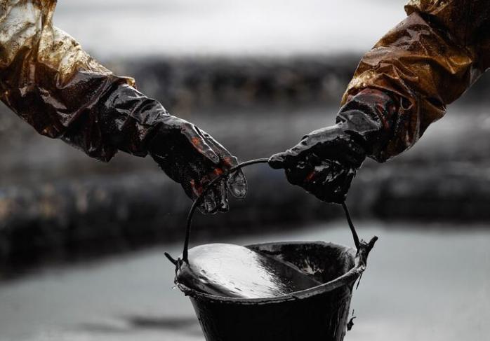 Нафтопродукти з росії з 5 лютого не можуть імпортуватися до ЄС 