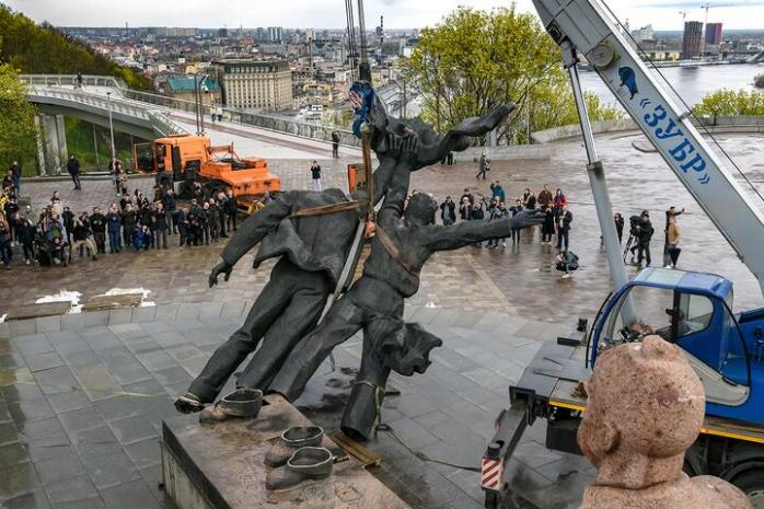 У росії запропонували меру Дніпра обміняти демонтовані пам’ятники на дрова - українці відповіли
