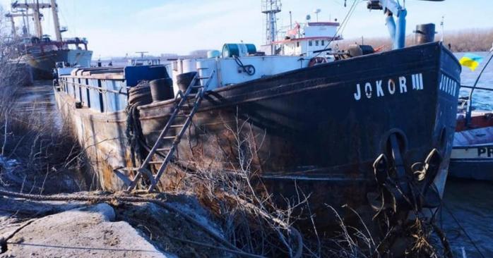 Баржа JOKOR-3 ледь не затонула в порту Рені, фото: Адміністрація морських портів України