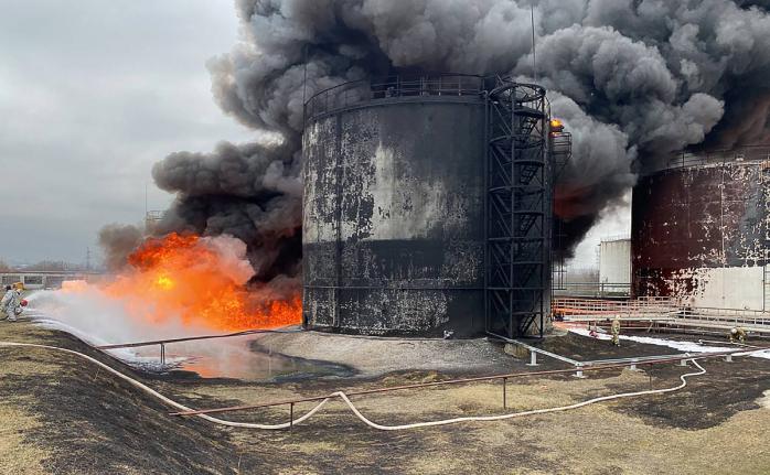 Нефтеперерабатывающий завод загорелся в Нижегородской области рф. Фото: