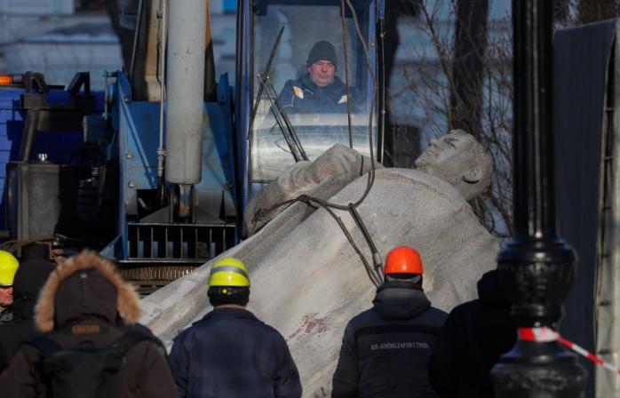 Проспект і площу Перемоги перейменували у Києві, а також знесли Ватутіна