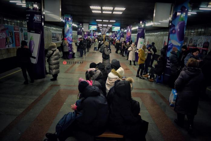 Кияни в метро під час повітряної тривоги 10 лютого, фото - Я.Доброносов, Телеграф