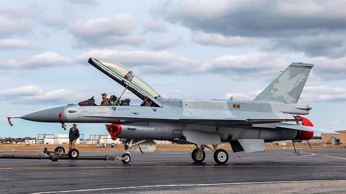 Украина просит у Нидерландов истребители F-16, Амстердам пока еще не дает согласия
