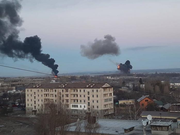 У Харків поцілили трьома ракетами С-300, московити розбили поштове депо
