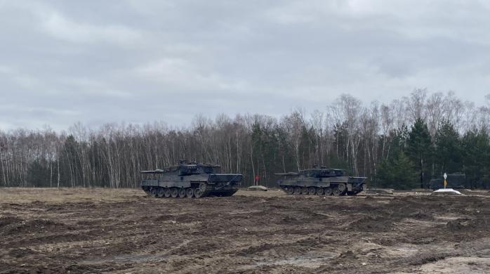 Украинские танкисты начали обучение на Leopard 2 в Польше, их посетил Дуда
