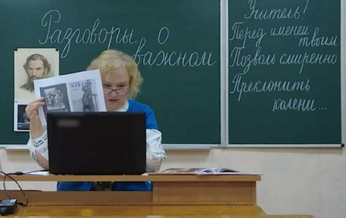 Батькам у Криму кажуть вчити дітей про біолабораторії і напад України на рф