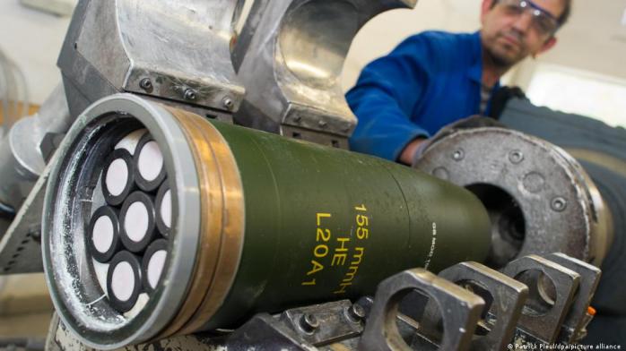 Столтенберг відповів на вимогу України надати касетні боєприпаси 