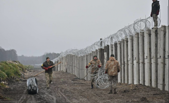 Украина создаст двухкилометровую минную полосу на границах с россией и беларусью