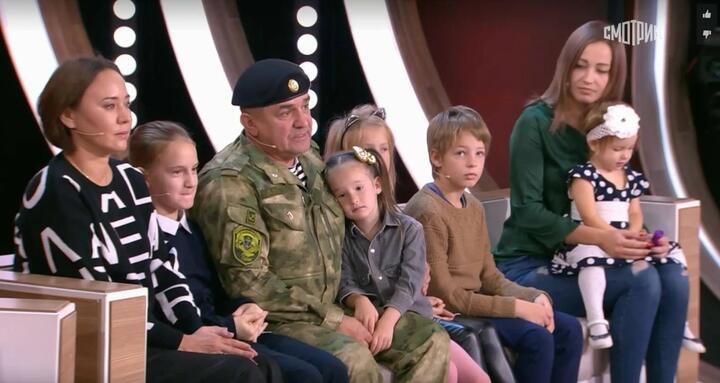 На концерті в Москві діти з Маріуполя дякували армії рф за порятунок - у двох з них росіяни убили матір