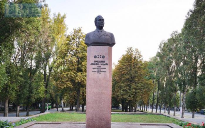  Власти Каменского нашли "отмазку", чтобы не демонтировать памятник Брежневу