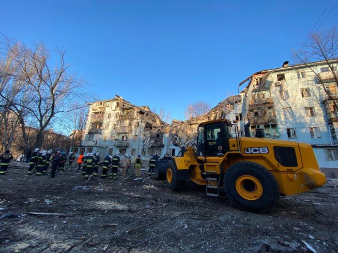 Последствия удара по пятиэтажке в Запорожье. Фото: Нацполиция