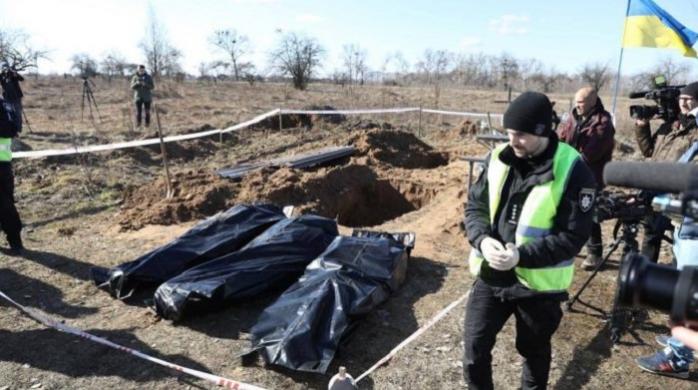 Тіла трьох убитих росіянами жителів ексгумували у Бородянці — геноцид українців 