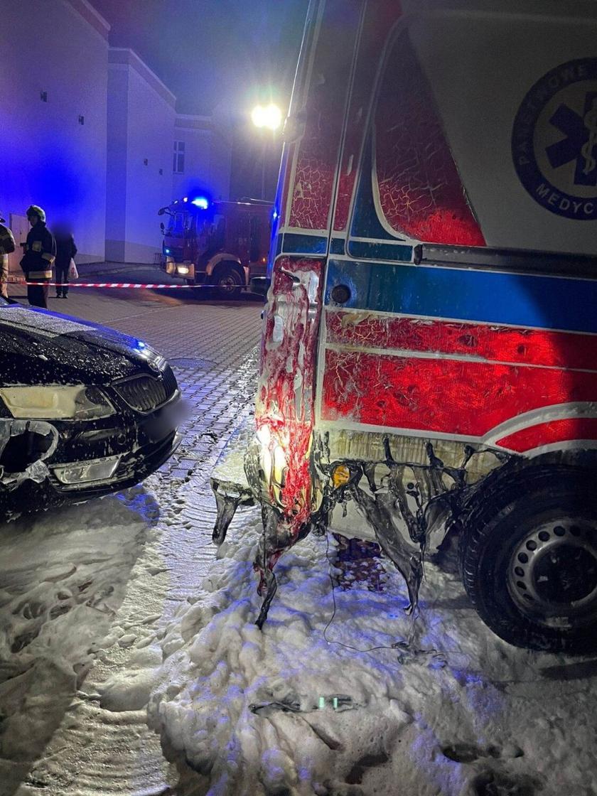 У Польщі зловмисник спалив медичні авто, призначені для допомоги Україні, фото - TVN
