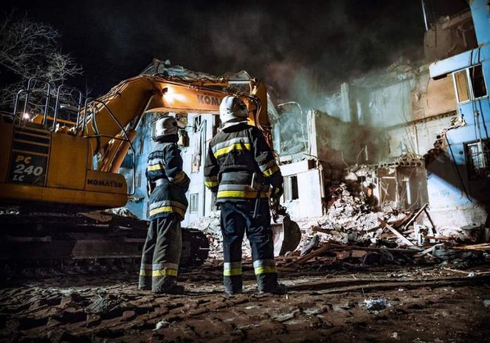У Запоріжжі розібрали завали зруйнованого російською ракетою будинку - 13 жертв і п'ятеро зниклих безвісти