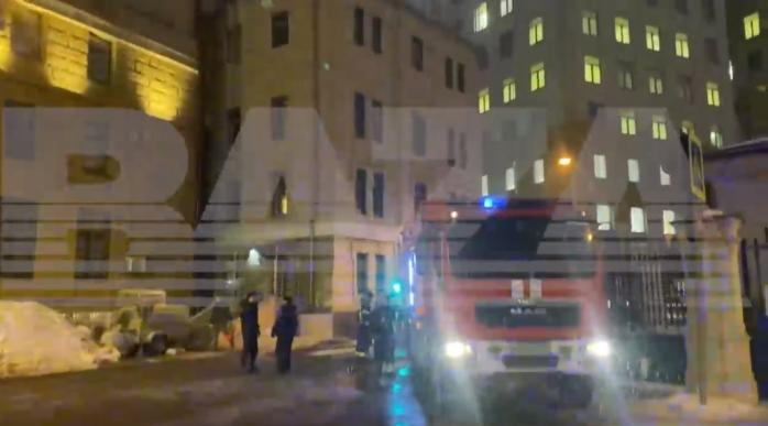 Здание МВД горит в москве