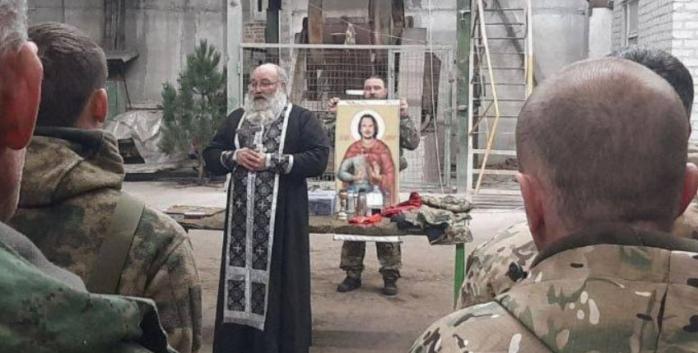 РПЦ привезла солдатам рф иконы с гиви и стремоусовым — СМИ