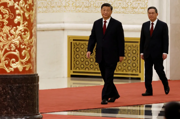 Сі Цзіньпін та Лі Цян (він праворуч) на прес-конференції з нагоди XX з'їзду КПК. Пекін, 23 жовтня 2022 року