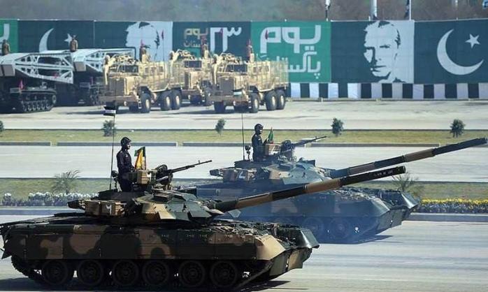 Пакистан може передати Україні 44 танки Т-80УД в обмін на фінансову допомогу Заходу 