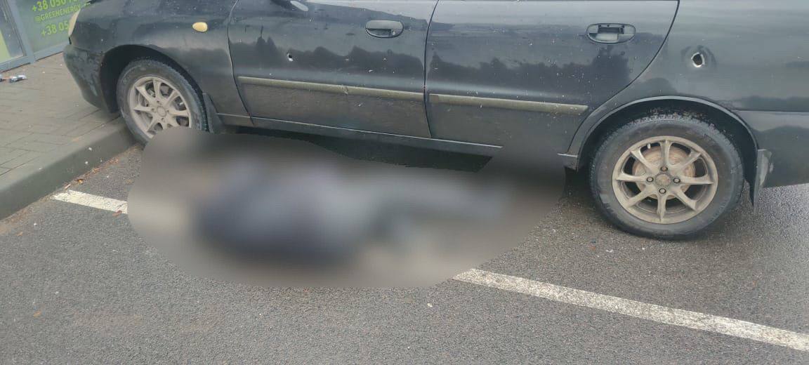 Рашисти обстріляли парковку біля супермаркету в Херсоні, є жертви 