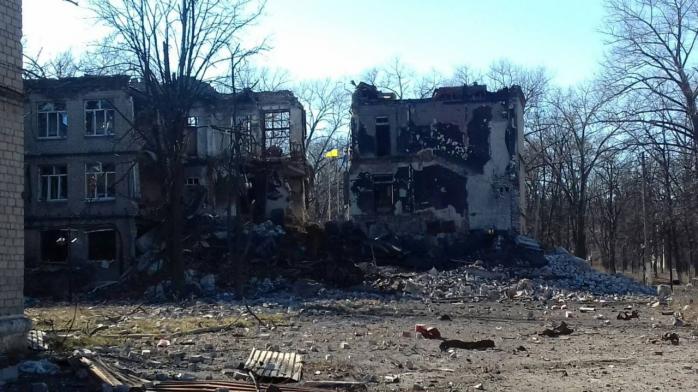 Рашисти остаточно знищили школу в центрі Авдіївки