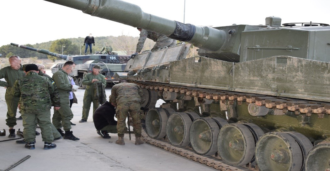 Українські танкісти завершують навчання в Іспанії на Leopard 2A4 